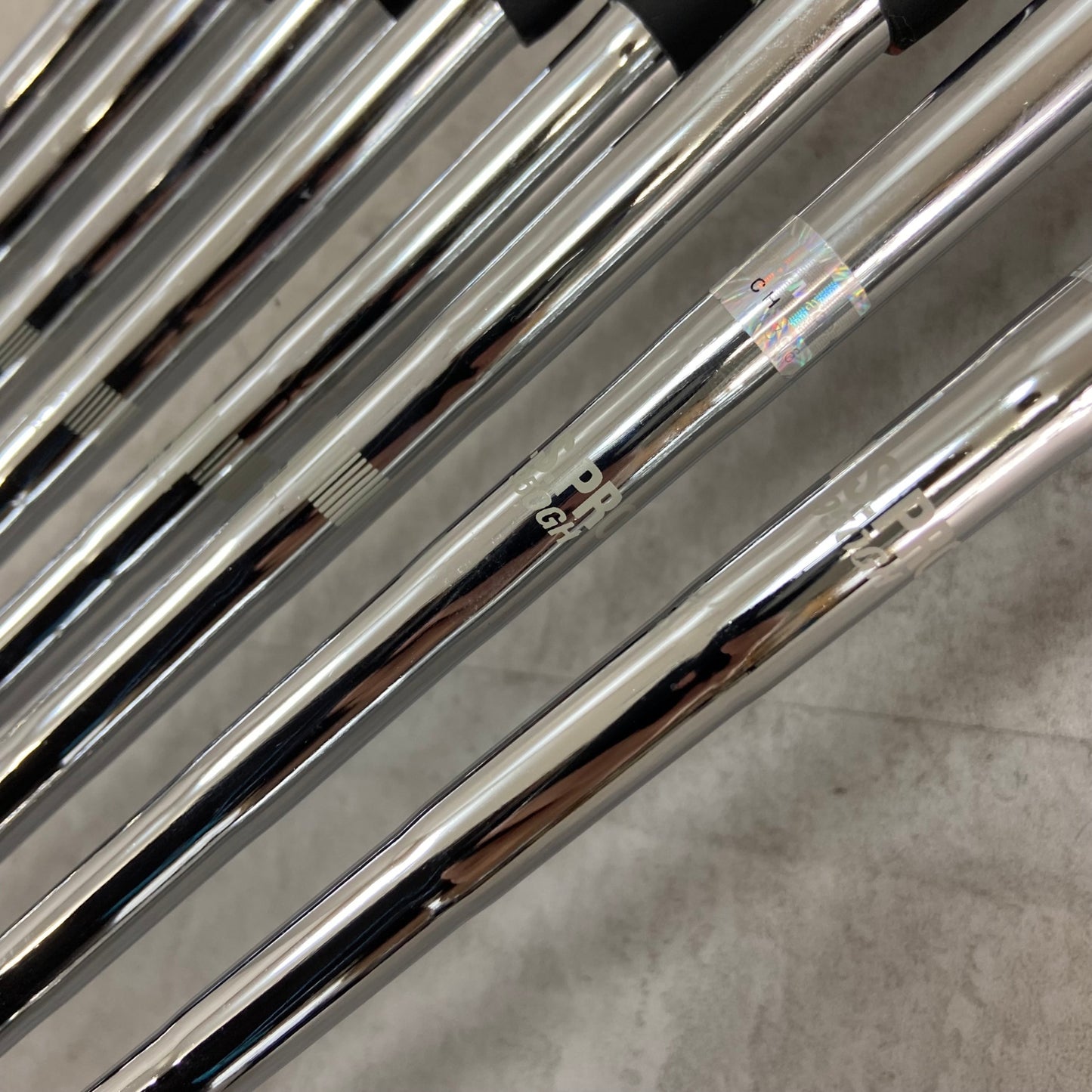テーラーメイド R9 メンズゴルフ アイアンセット 8本 右利き用 TaylorMade