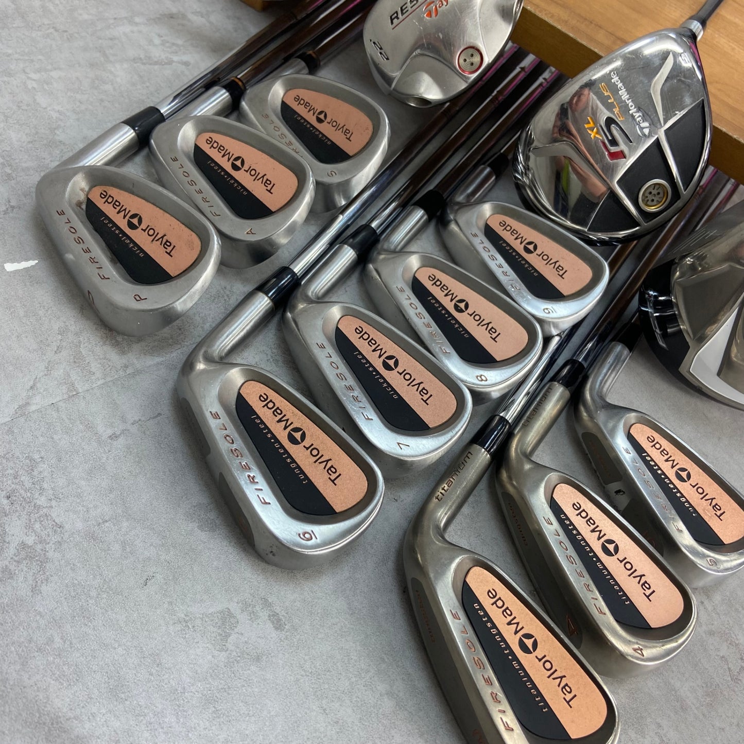 テーラーメイド アダバッド メンズゴルフ クラブセット 14本 右利き用 TaylorMade adabat