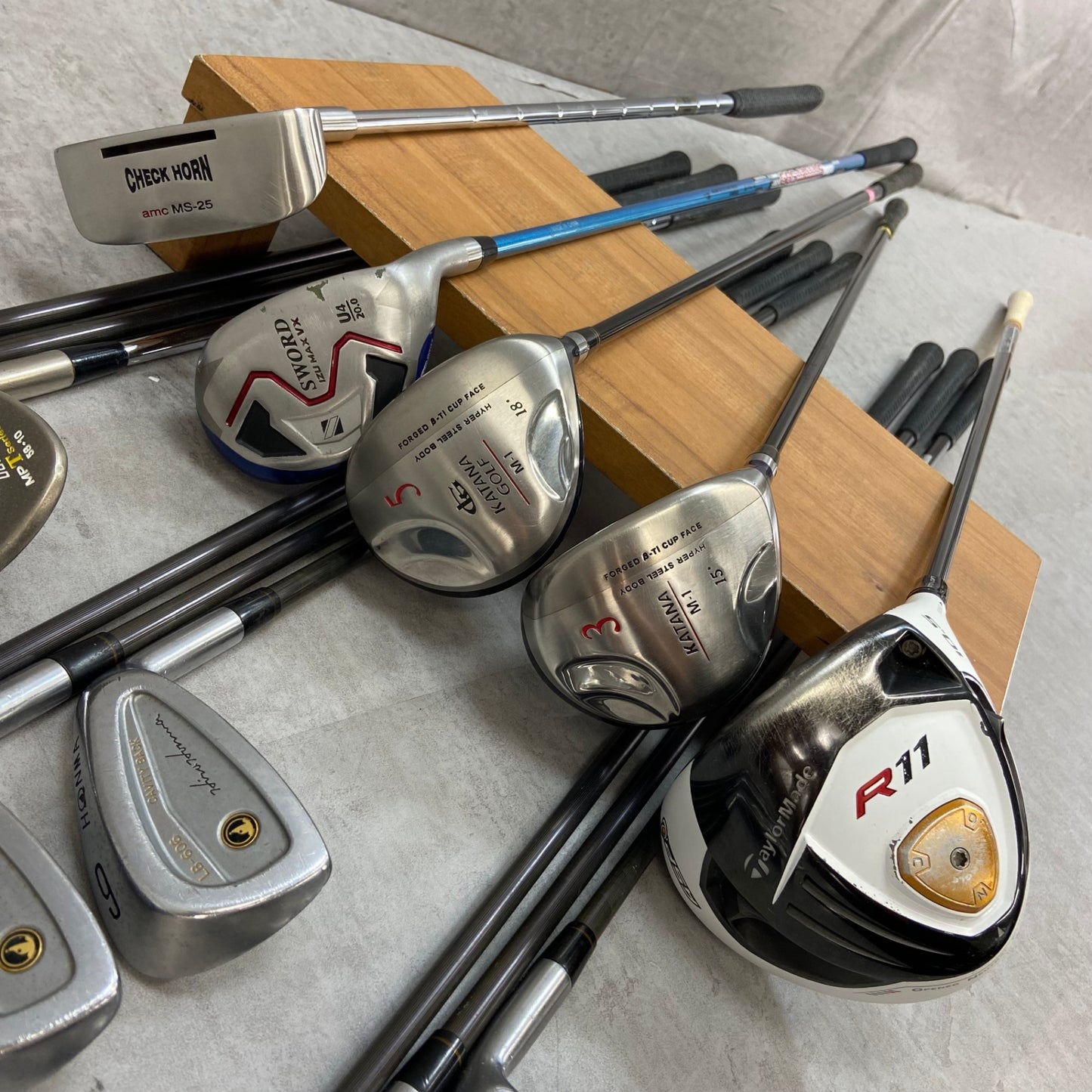 テーラーメイド ホンマ メンズゴルフ クラブセット 14本 右利き用 TaylorMade HONMA