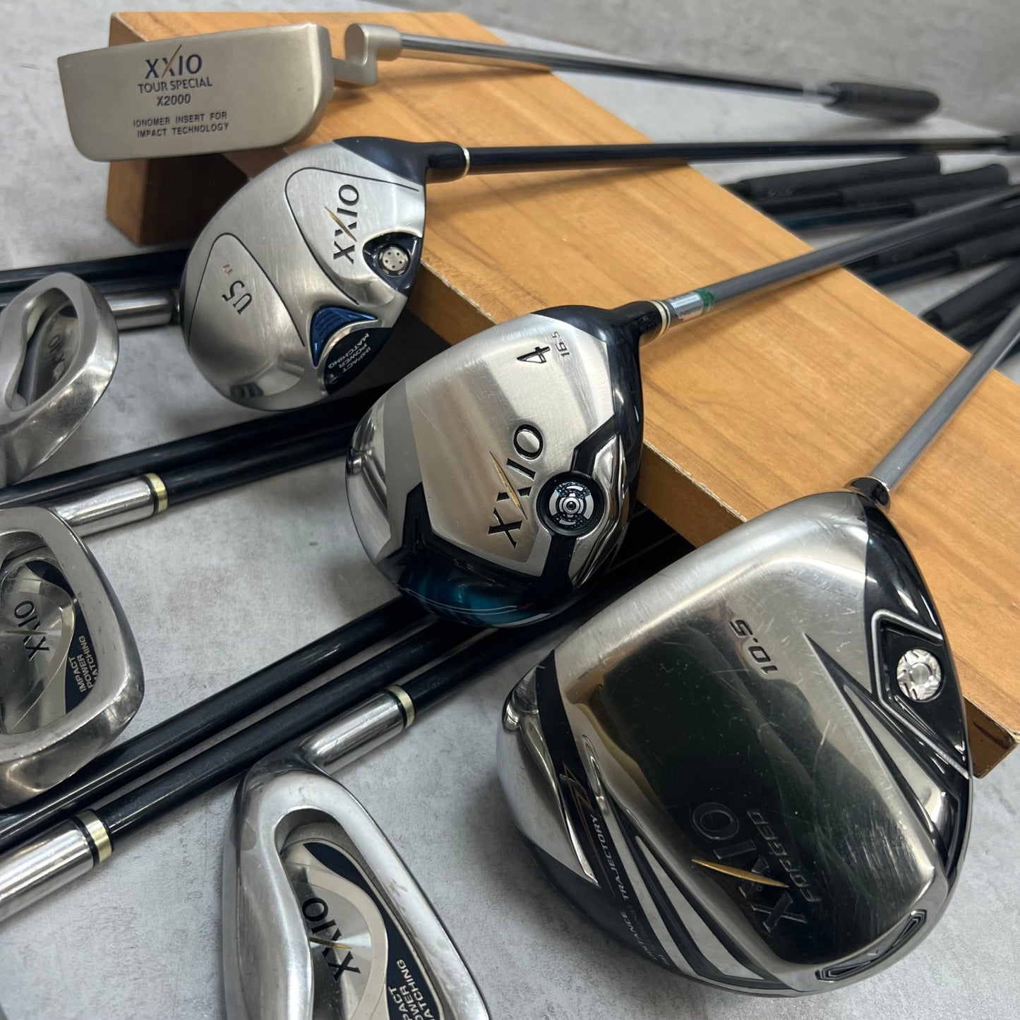 ゼクシオ　スリクソン　メンズゴルフ　クラブセット　12本　R　右利き用　XXIO　SRIXON