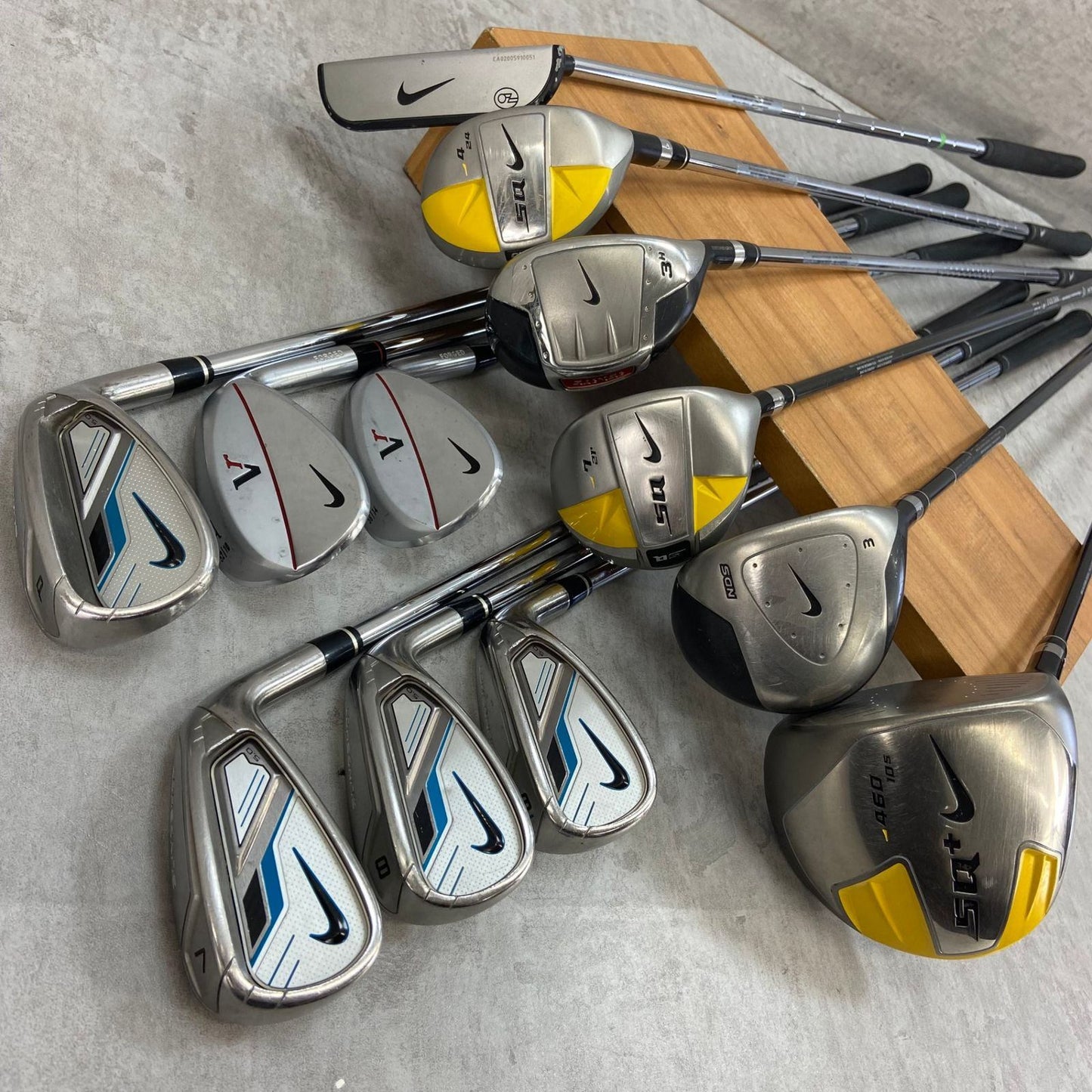 NIKE　ナイキ　メンズゴルフ12本セット　右利き用　キャディバッグ　初心者おすすめ　入門用
