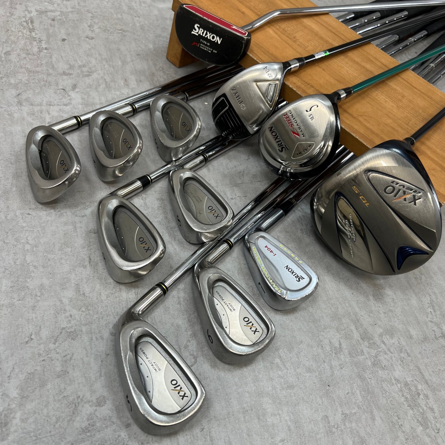 ゼクシオ　スリクソン　メンズゴルフ　クラブセット　12本　右利き用　XXIO　SRIXON