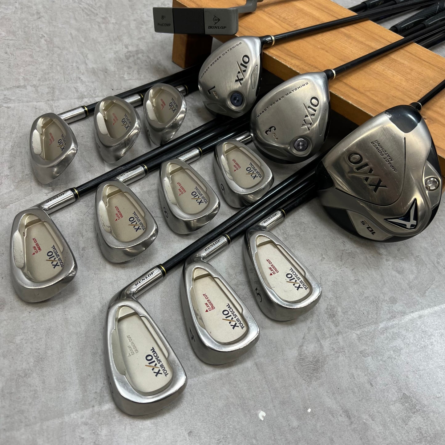 ゼクシオ　スリクソン　メンズゴルフ　クラブセット　14本　右利き用　XXIO SRIXON