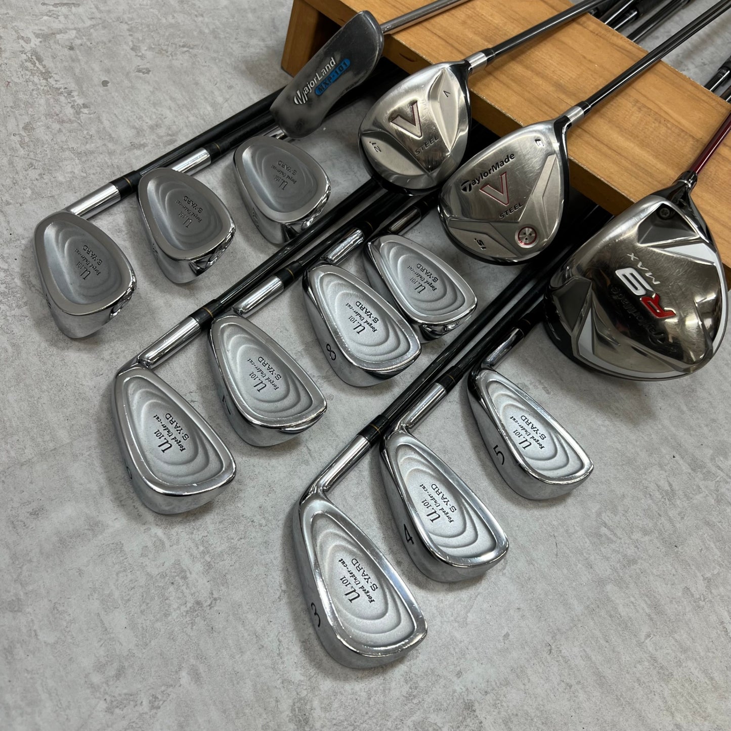 テーラーメイド　ルコックスポルティフ　メンズゴルフ　クラブセット　14本　右利き用　TaylorMade LE COQ SPORTIF