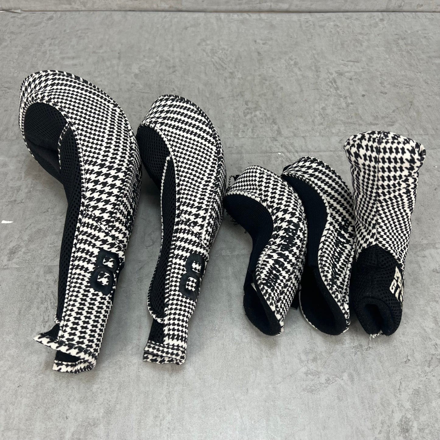 パーリーゲイツ　ザ・シンプソンズ　ゴルフクラブ用ヘッドカバー　５点セット　ドライバー　フェアウェイ　ユーティリティ　キャラクター