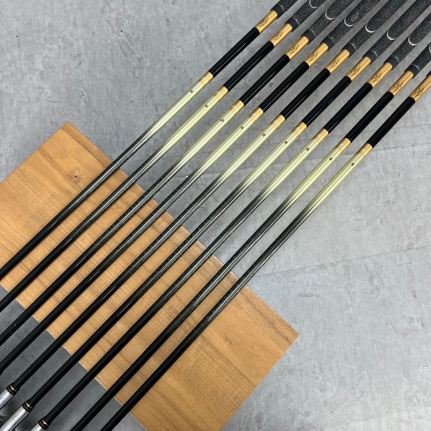 ホンマ　ベレス　MG702　メンズゴルフ　アイアンセット　9本　R　右利き用　HONMA　BERES　2STAR　スター　星