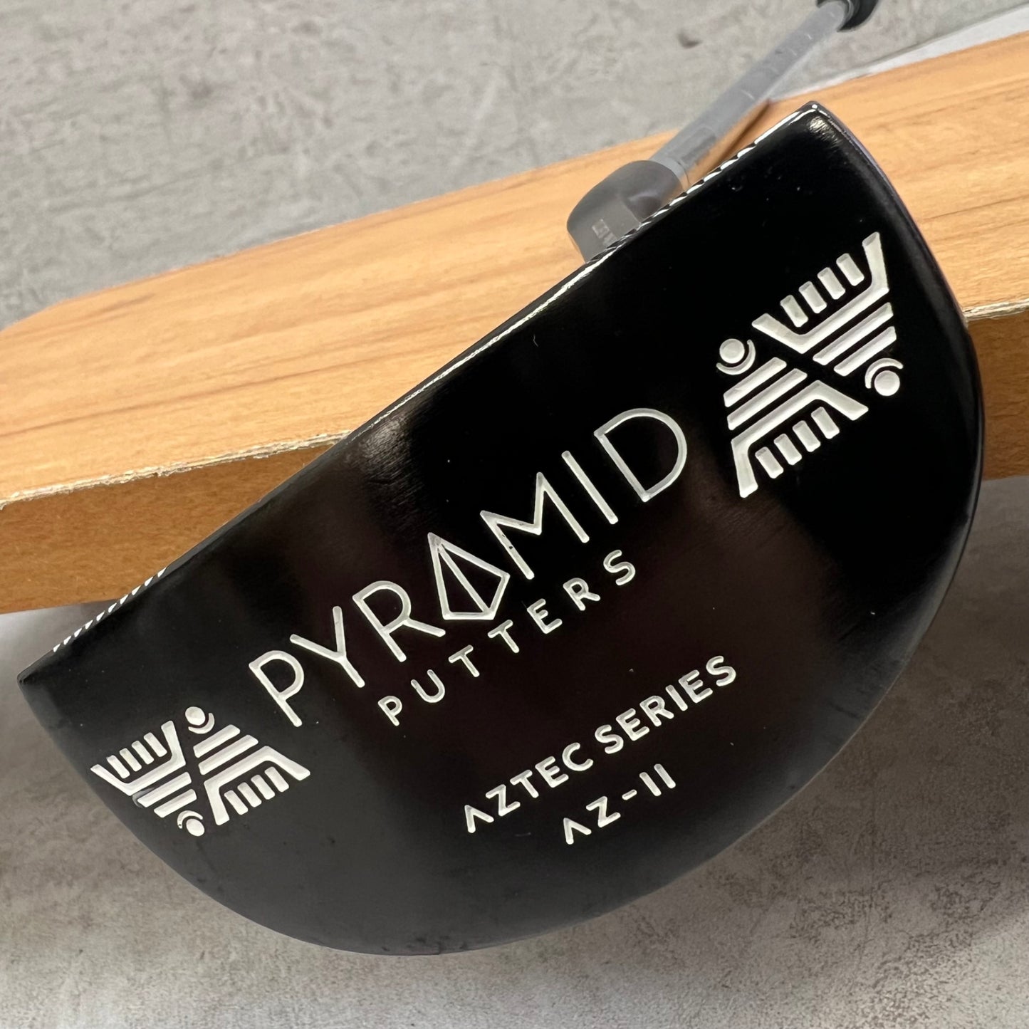 ピラミッド　AZ-Ⅱ　メンズゴルフ　パター　右利き用　33インチ　マレット　PYRAMID