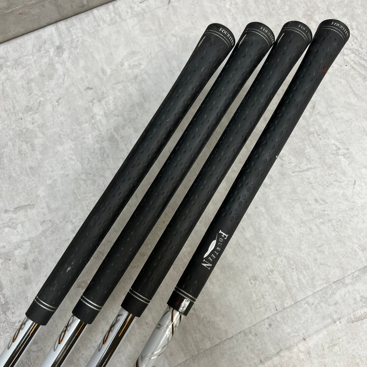 フォーティーン　HI877　メンズゴルフ　ユーティリティアイアン　4本セット　R　右利き用　FOURTEEN