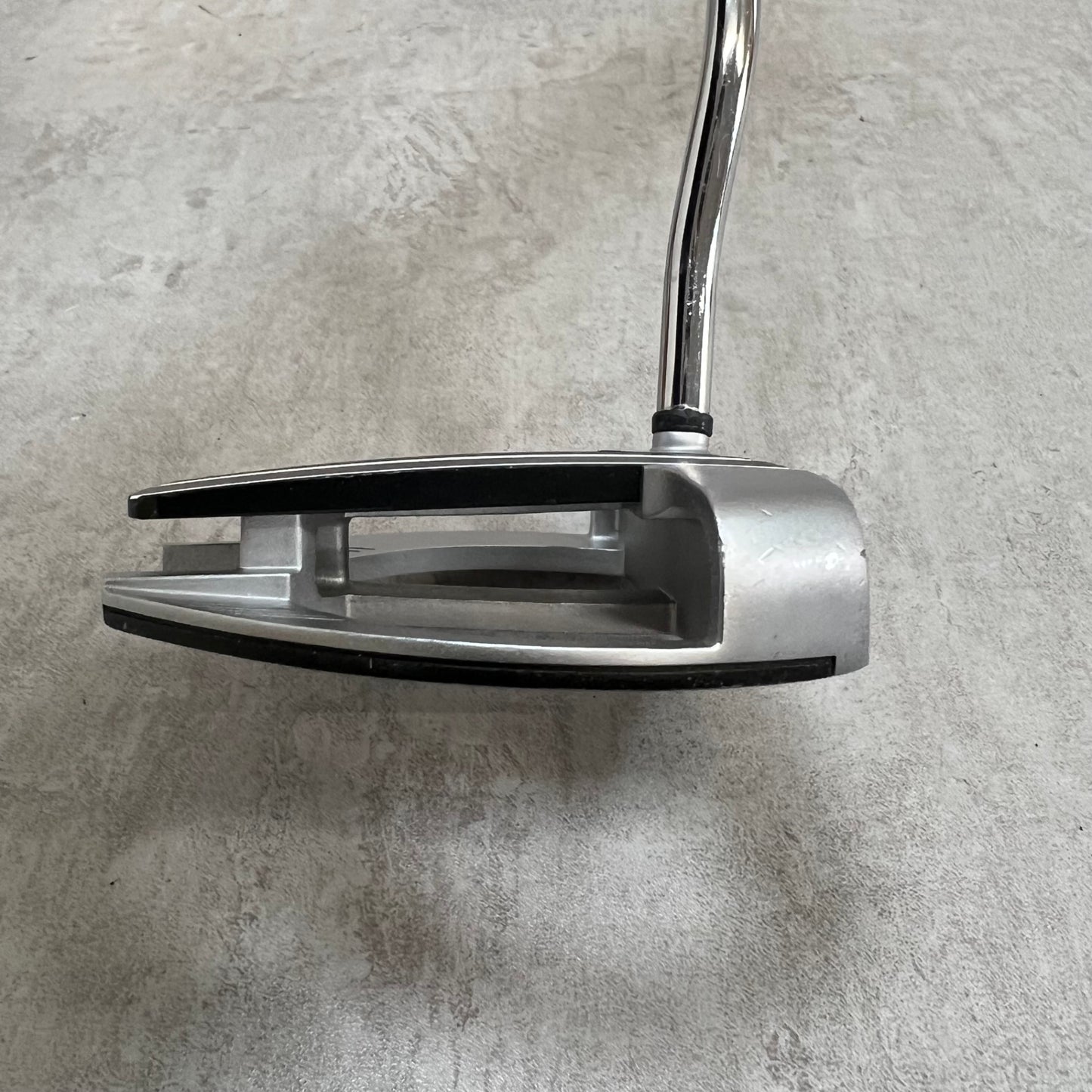 ODYSSEY　オデッセイ　WORKS　FANG　メンズゴルフ　PT　パターネオマレット　ベントネック　34.1インチ　右利き用