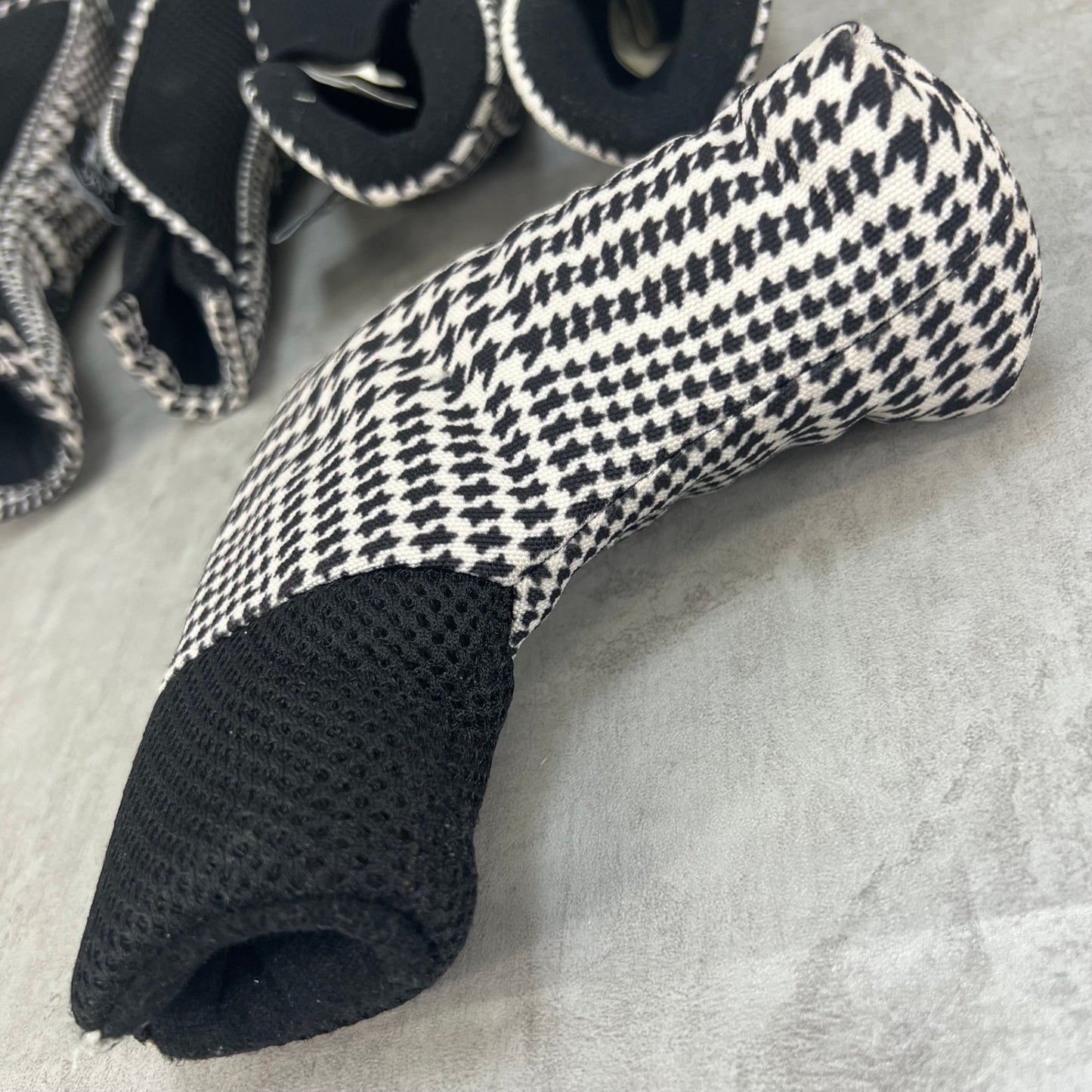 パーリーゲイツ　ザ・シンプソンズ　ゴルフクラブ用ヘッドカバー　５点セット　ドライバー　フェアウェイ　ユーティリティ　キャラクター