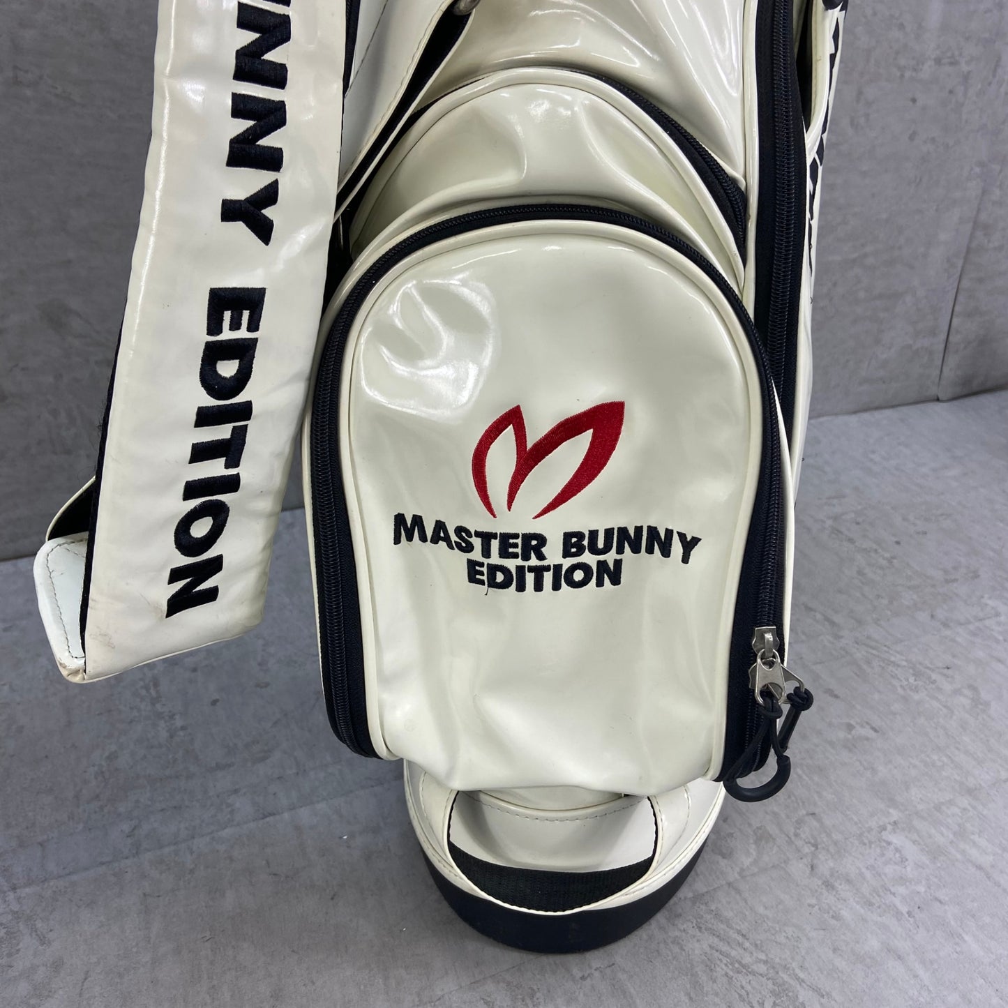 マスターバニーエディション　ゴルフ　スタンド式キャディバッグ　約9.5型　エナメル　MASTER BUNNY EDITION