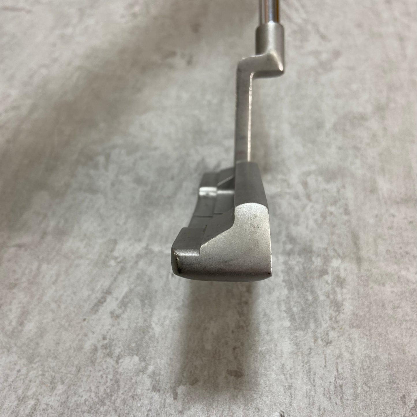 オデッセイ　クリムゾン　シリーズ　660　メンズゴルフ　パター　右利き用　ODYSSEY　CRIMSON　SERIES