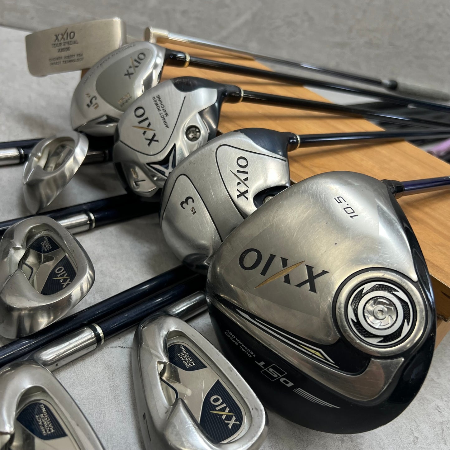 ゼクシオ　メンズゴルフ　クラブセット　13本　右利き用　XXIO