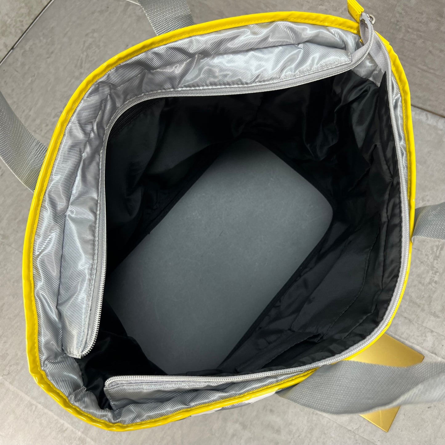 ARCHIVIO　アルチビオ　ゴルフトートバッグ　aロゴワッペン　ホワイトスター総柄　グレーカラーベース　ラウンド　カート