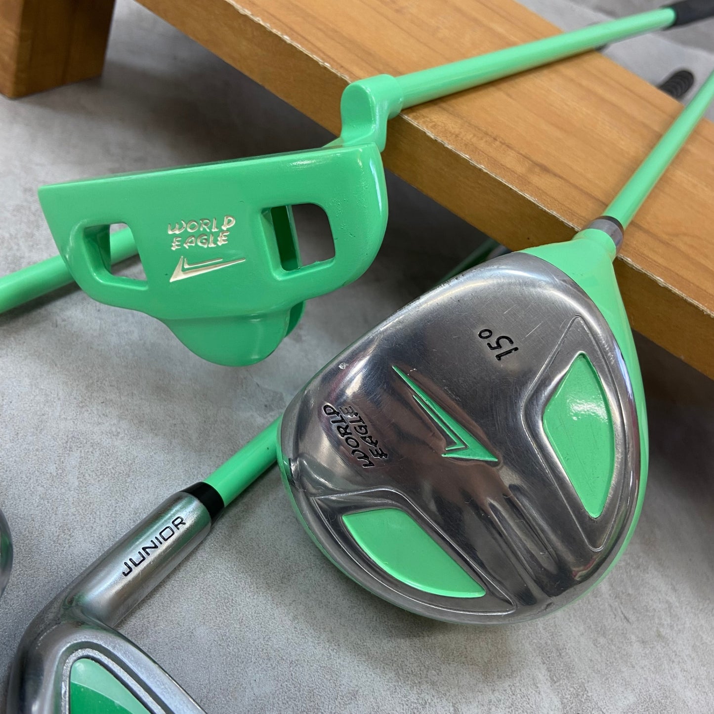 ワールドイーグル　ジュニアゴルフ　クラブセット　4本　右利き用　WORLD EAGLE　子供　小学生