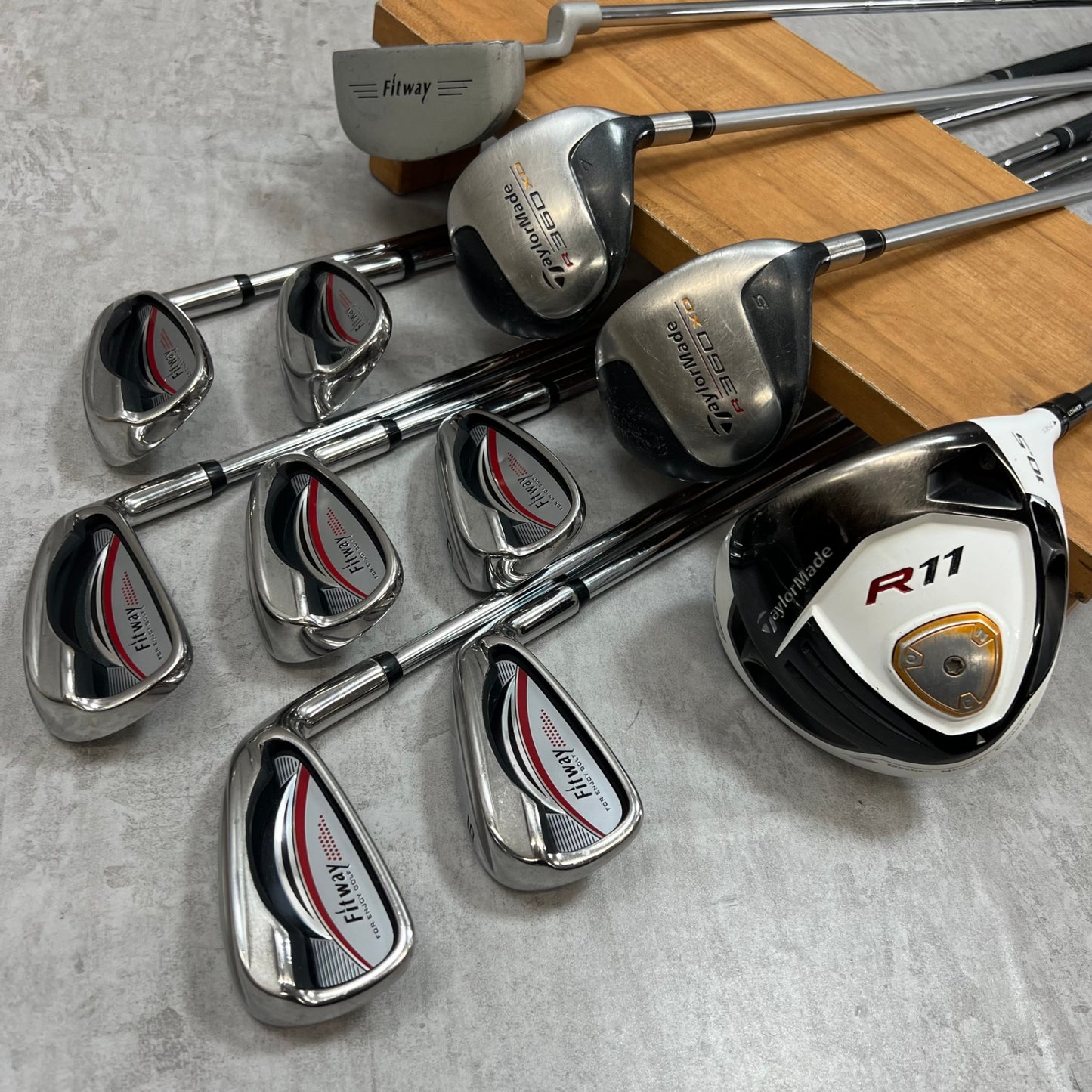 テーラーメイド　オノフ　メンズゴルフ　クラブセット　11本　右利き用　TaylorMade ONOFF