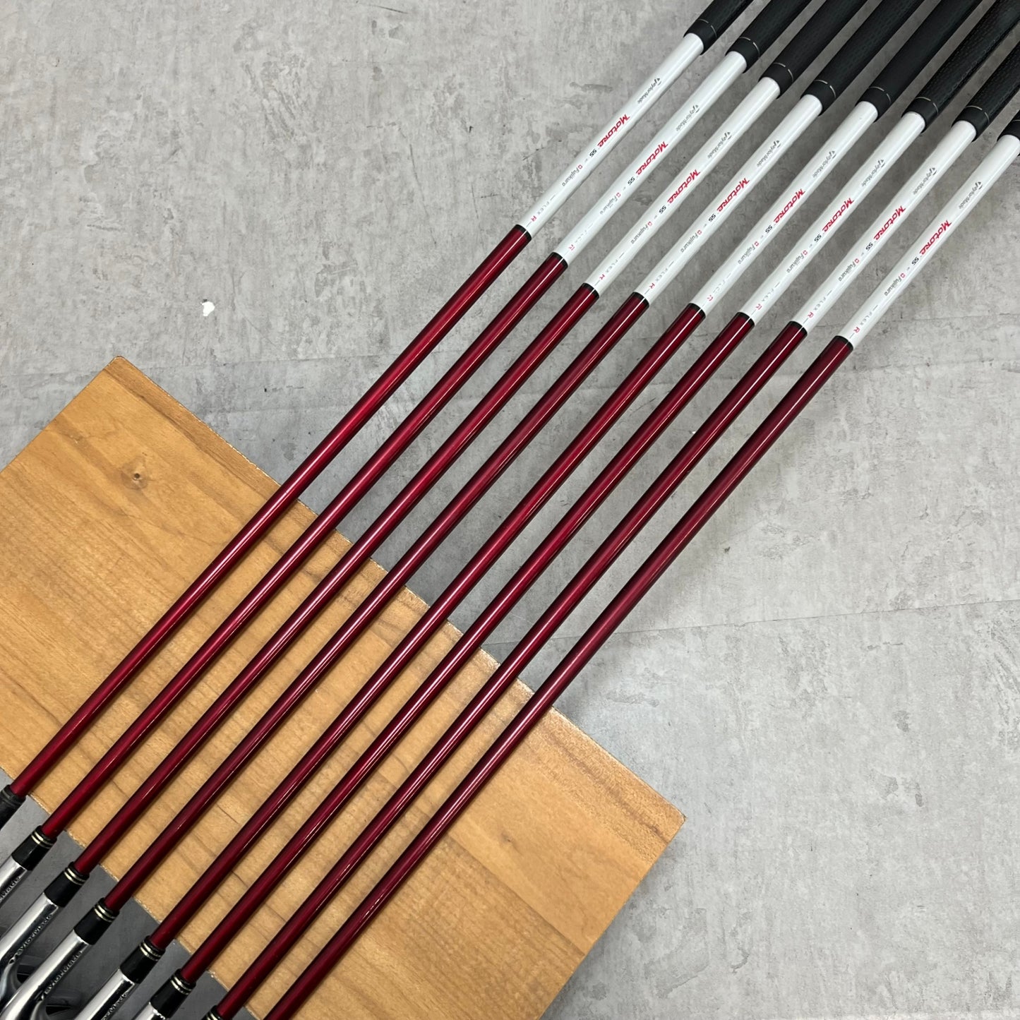 テーラーメイド　R9　MAX　メンズゴルフ　アイアン8本セット　カーボン　R　右利き用　TaylorMade