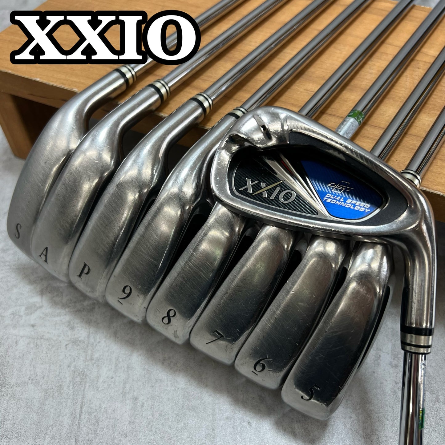 ゼクシオ XXIO 8 8代目 メンズゴルフ　アイアンセット　4番〜SW　9本 右利き用 N.S.PRO 900GH スチール R