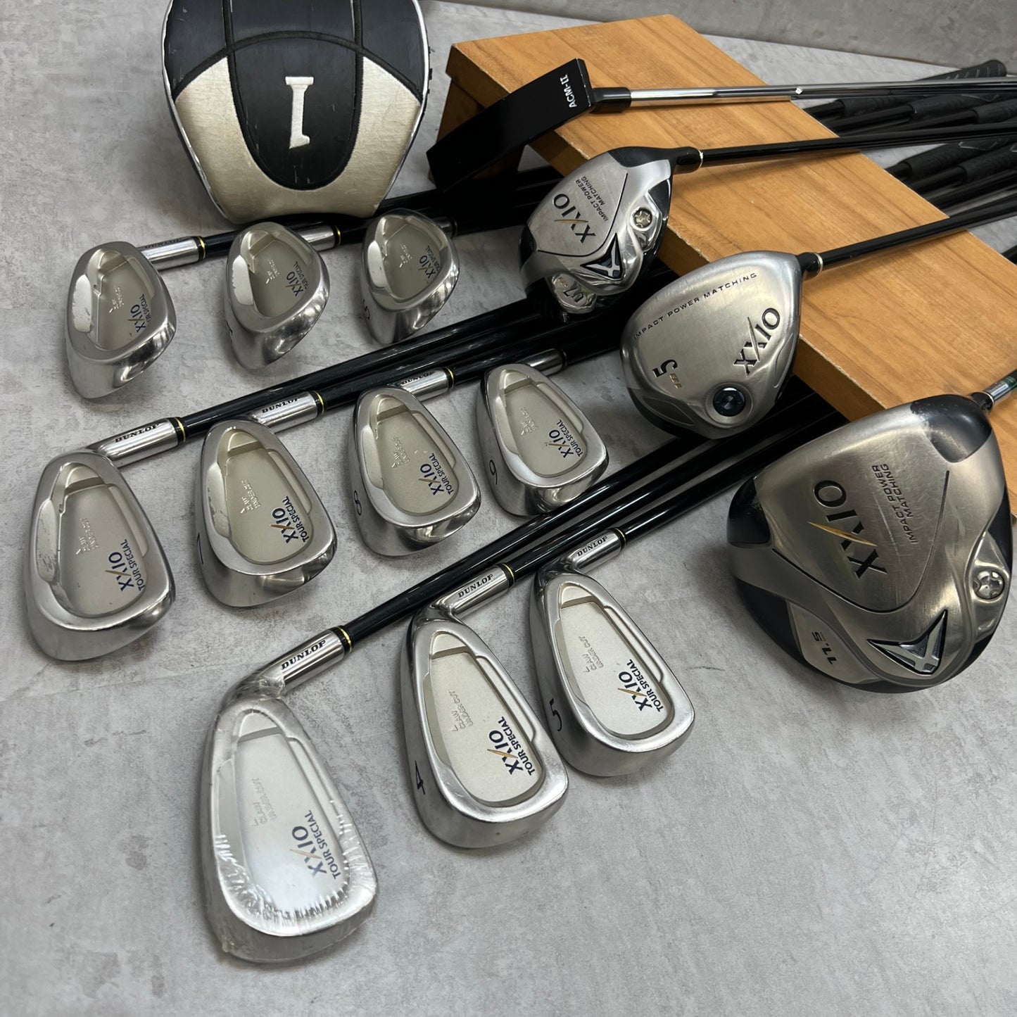 ゼクシオ　メンズゴルフ　クラブセット　14本　右利き用　XXIO ヘッドカバー