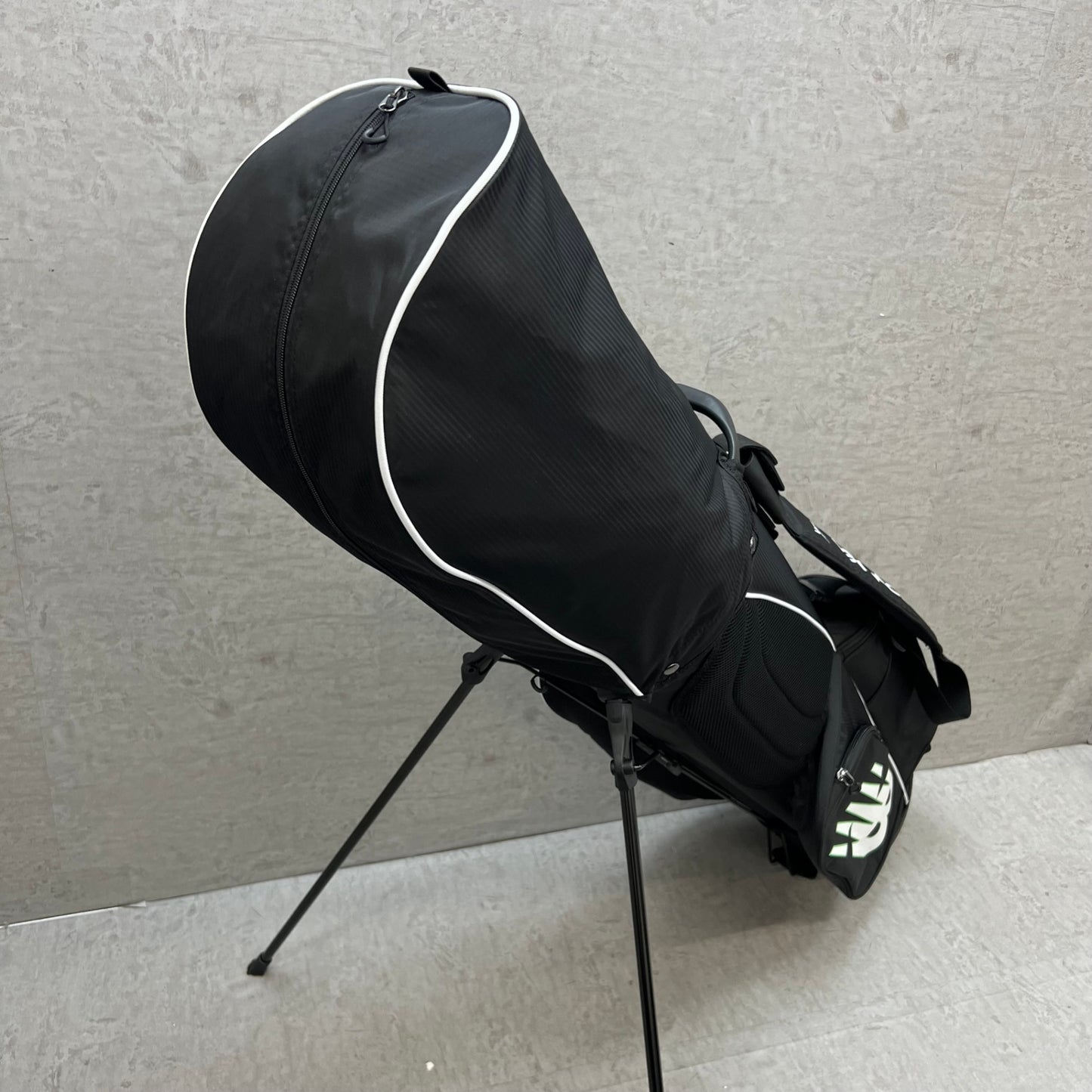 ニューバランス　ゴルフ用　スタンド式　キャディバッグ　約8.5型　ブラック　黒　ポリエステル　New Balance