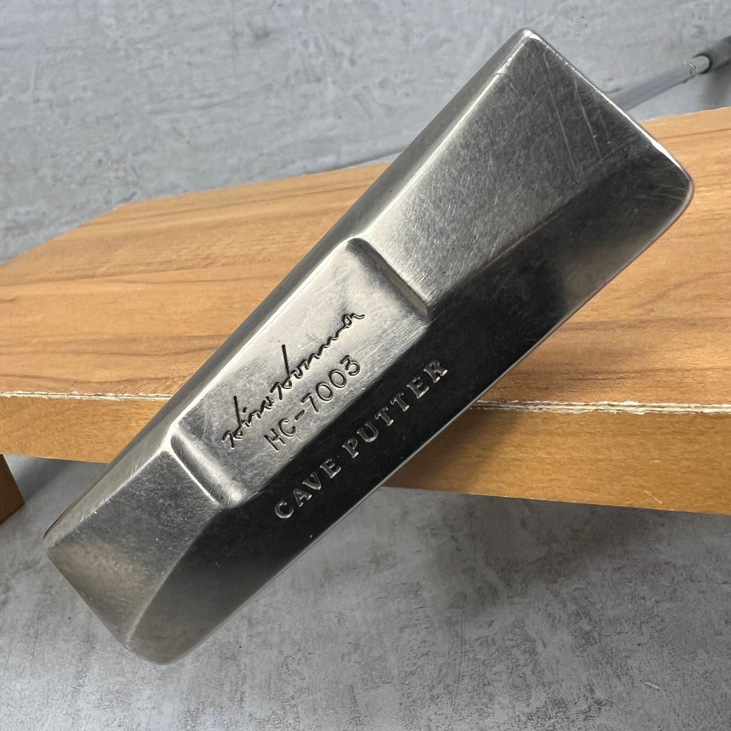 ホンマ　HC-7003　メンズゴルフ　パター　中空構造　ピン型　約34インチ　右利き　HONMA　CAVE PUTTER