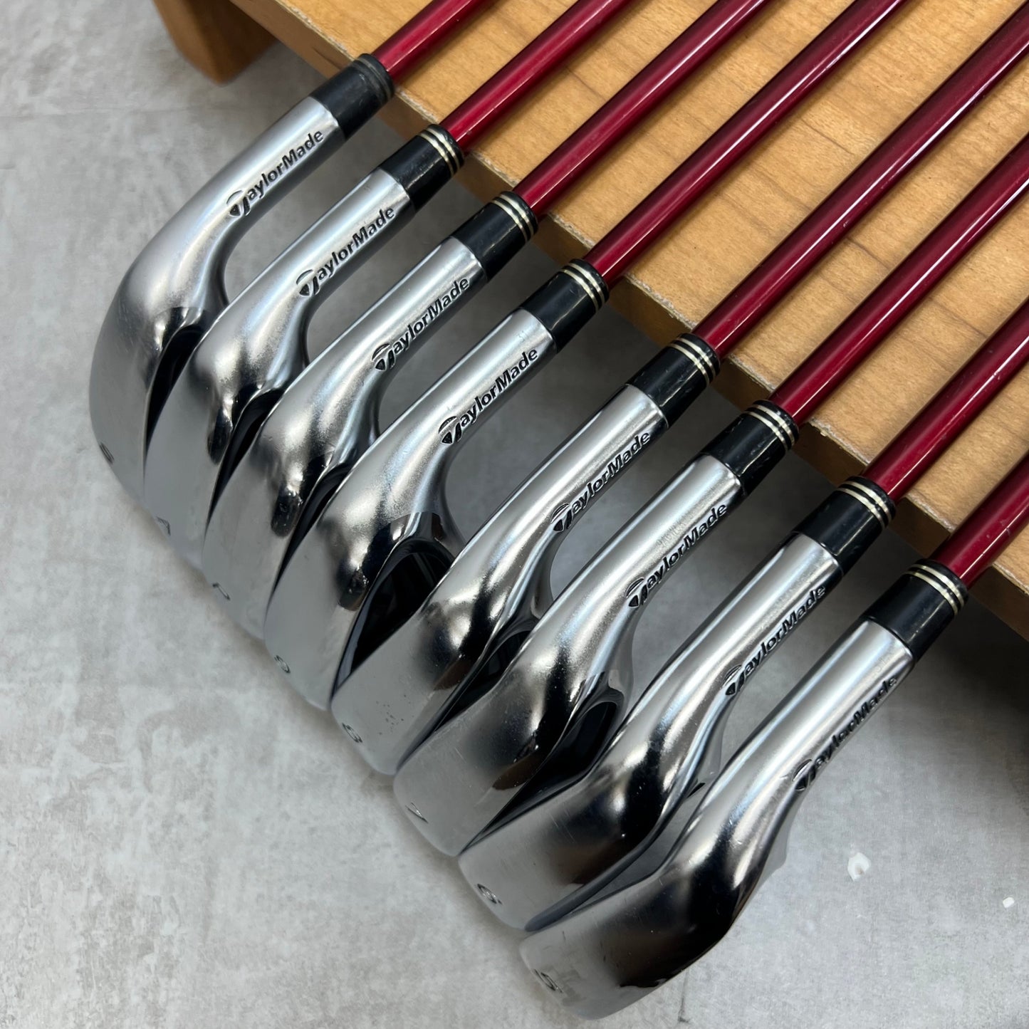 テーラーメイド　R9　MAX　メンズゴルフ　アイアン8本セット　カーボン　R　右利き用　TaylorMade