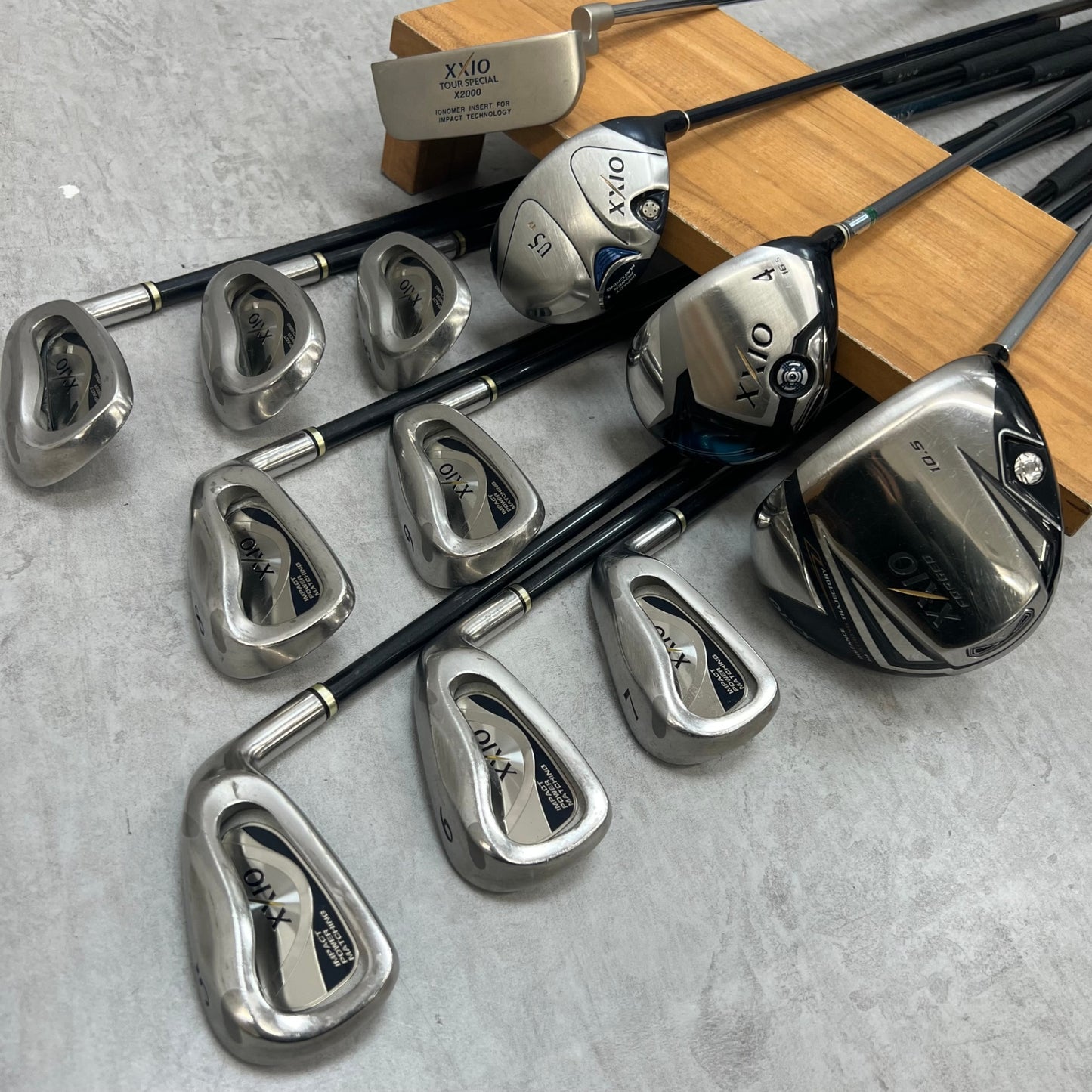 ゼクシオ　スリクソン　メンズゴルフ　クラブセット　12本　R　右利き用　XXIO　SRIXON