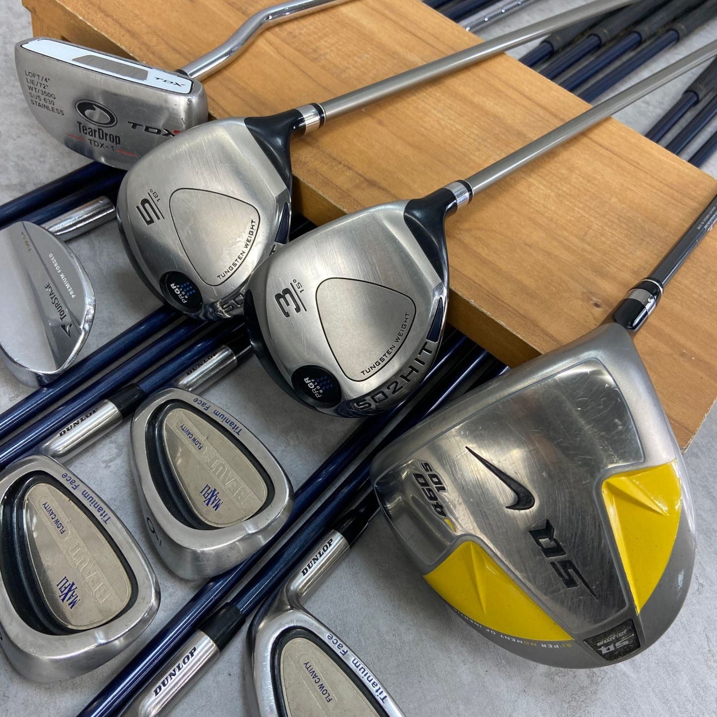 NIKE　ナイキ　PRGR　プロギア　メンズゴルフ14本セット　右利き用　キャディバッグ　初心者おすすめ　入門用