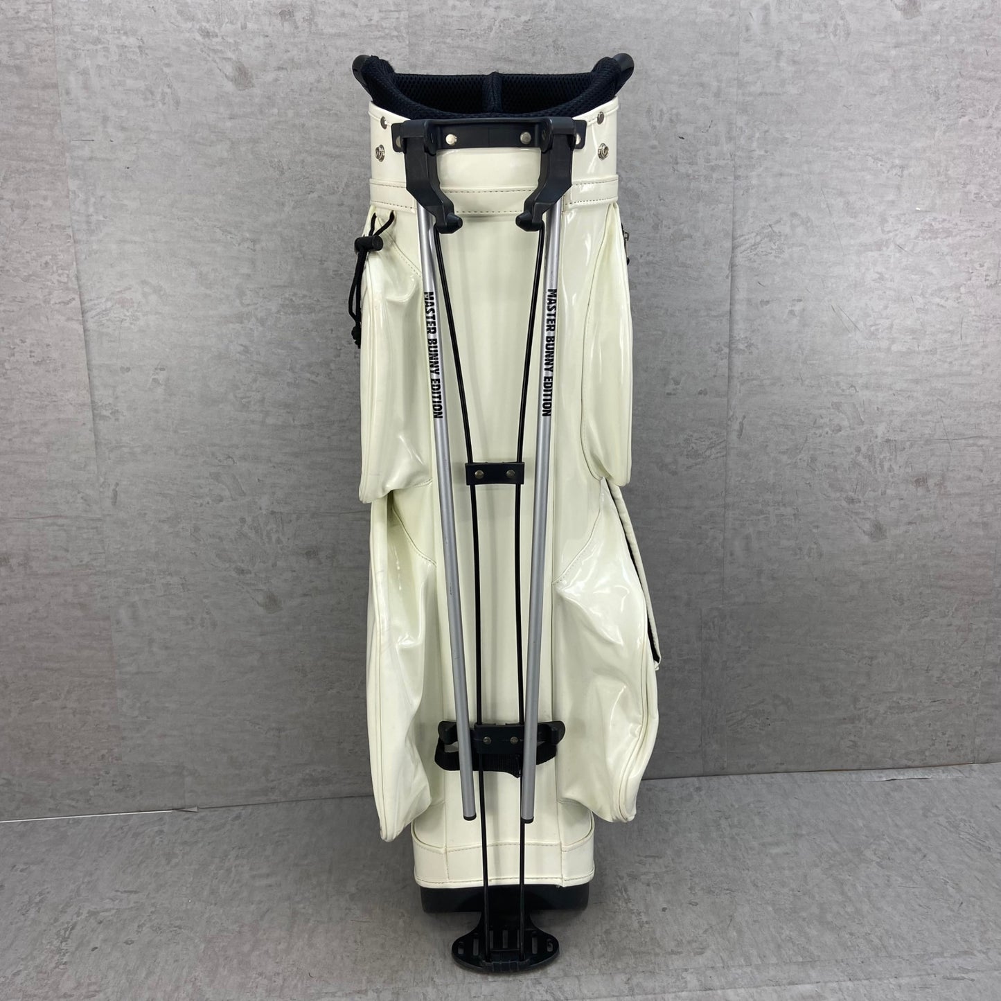マスターバニーエディション　ゴルフ　スタンド式キャディバッグ　約9.5型　エナメル　MASTER BUNNY EDITION