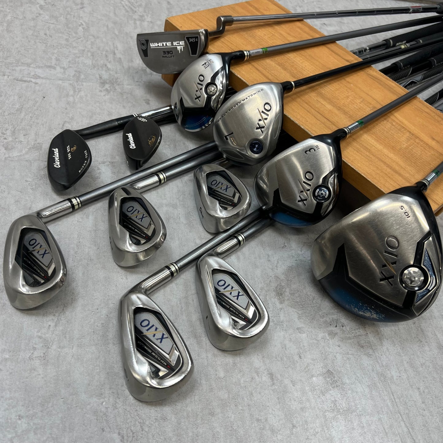 ゼクシオ　スリクソン　メンズゴルフ　クラブセット　12本　右利き用　XXIO SRIXON