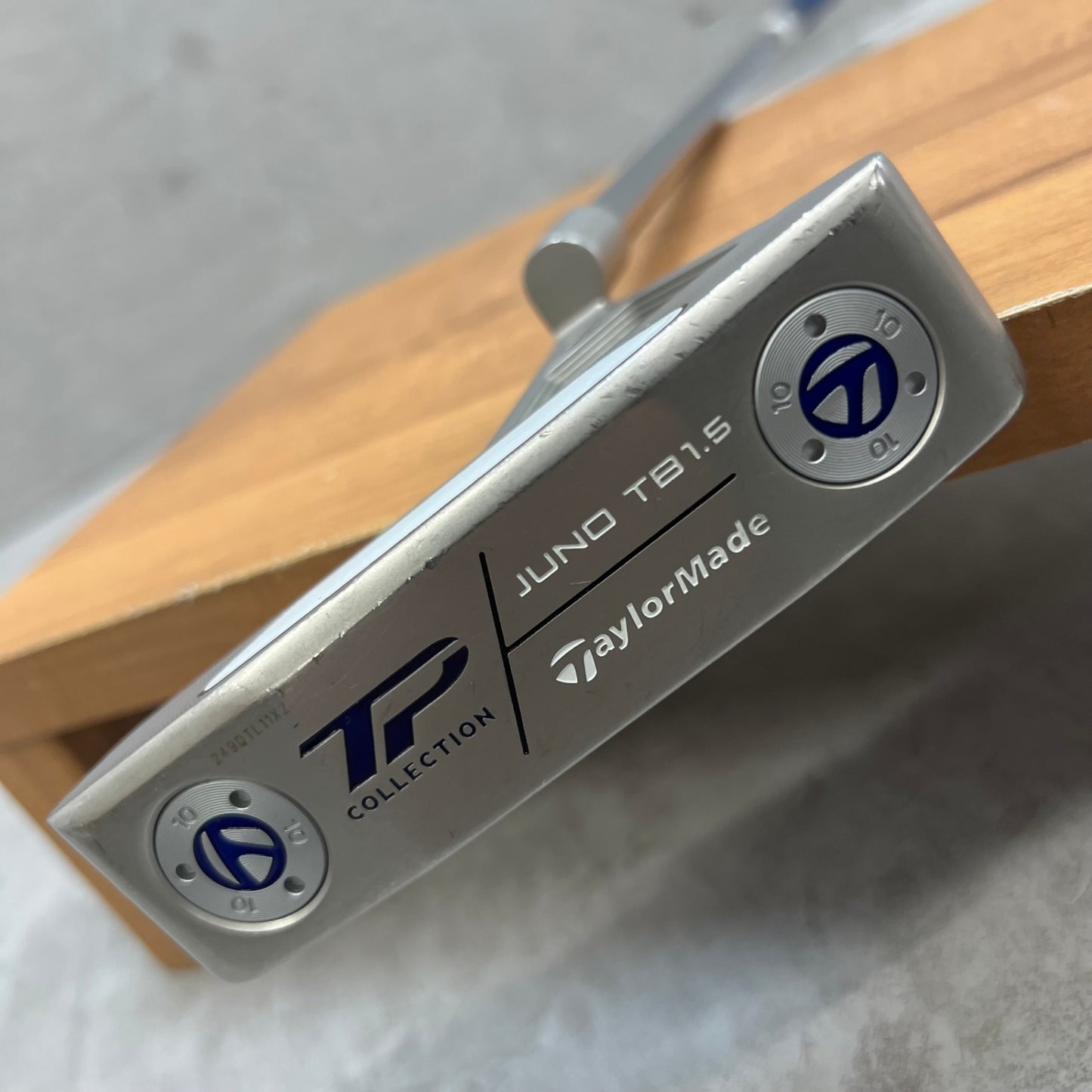 TaylorMade　テーラーメイド　JUNO TB1.5　ジュノ　メンズゴルフ　パター　ピン型　ラケットホーゼル　34インチ　右利き用