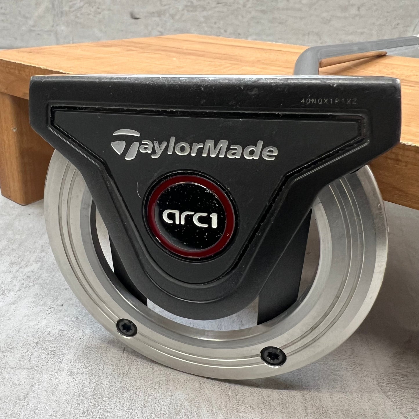 テーラーメイド　arc1　メンズゴルフ　パター　右利き用　約34インチ　TaylorMade　ヘッドカバー
