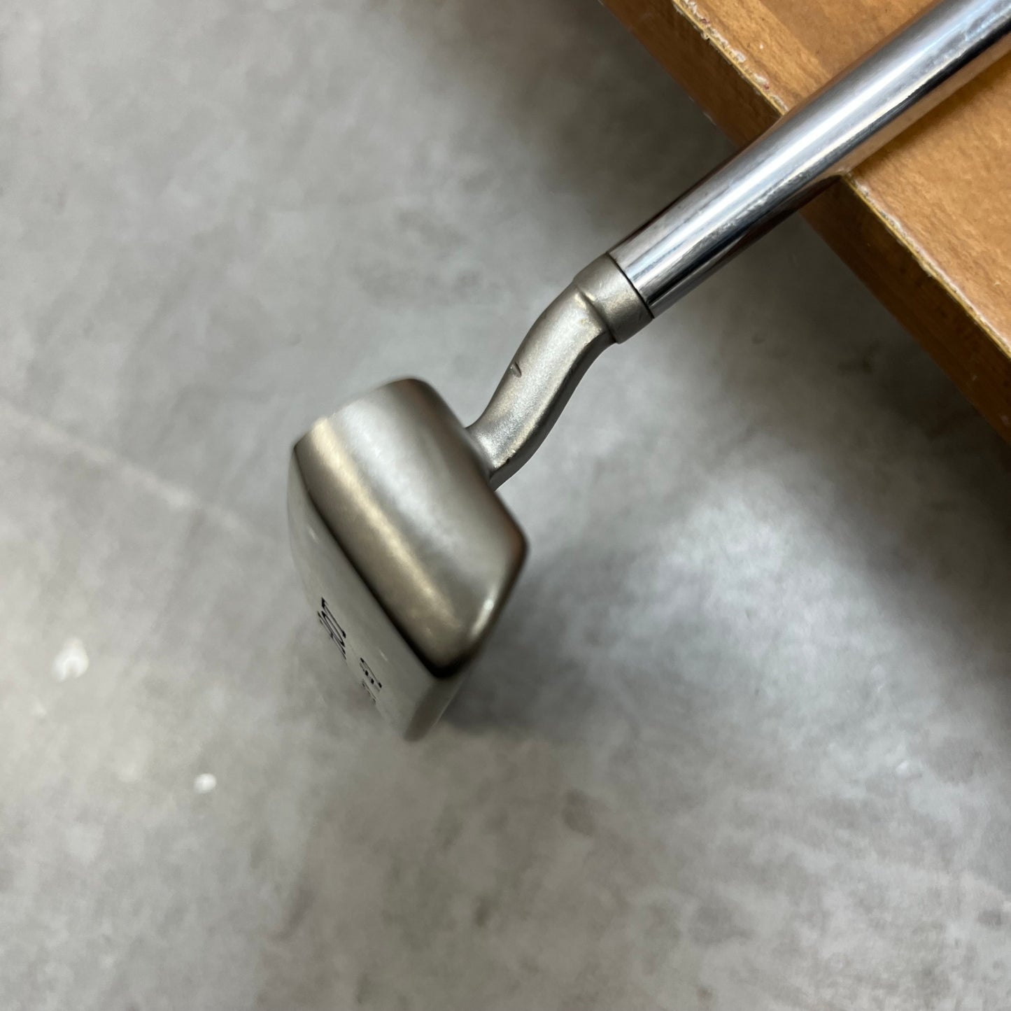 オデッセイ　ホワイトホット ♯2　メンズゴルフ　パター　右利き用　33インチ　ODYSSEY　WHITE HOT