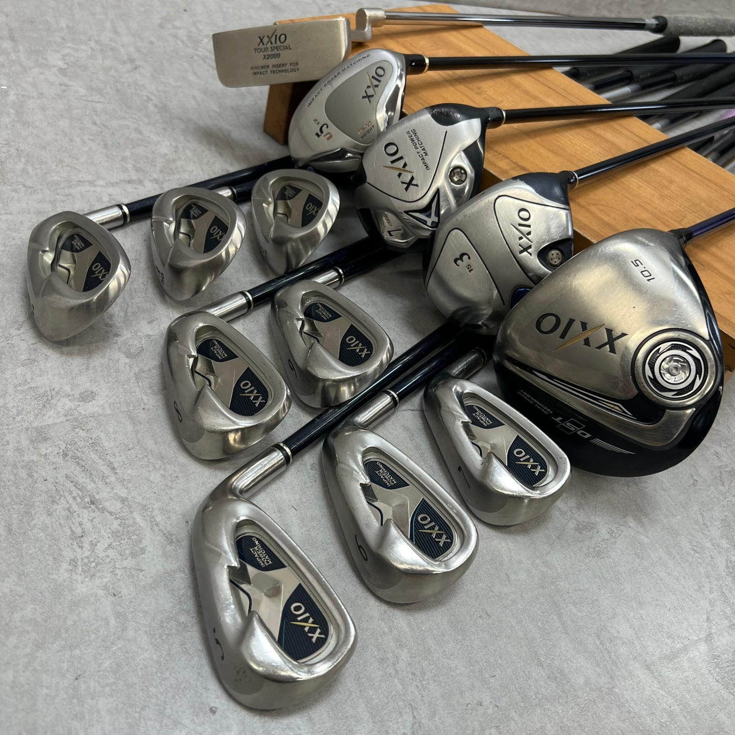 ゼクシオ　メンズゴルフ　クラブセット　13本　右利き用　XXIO