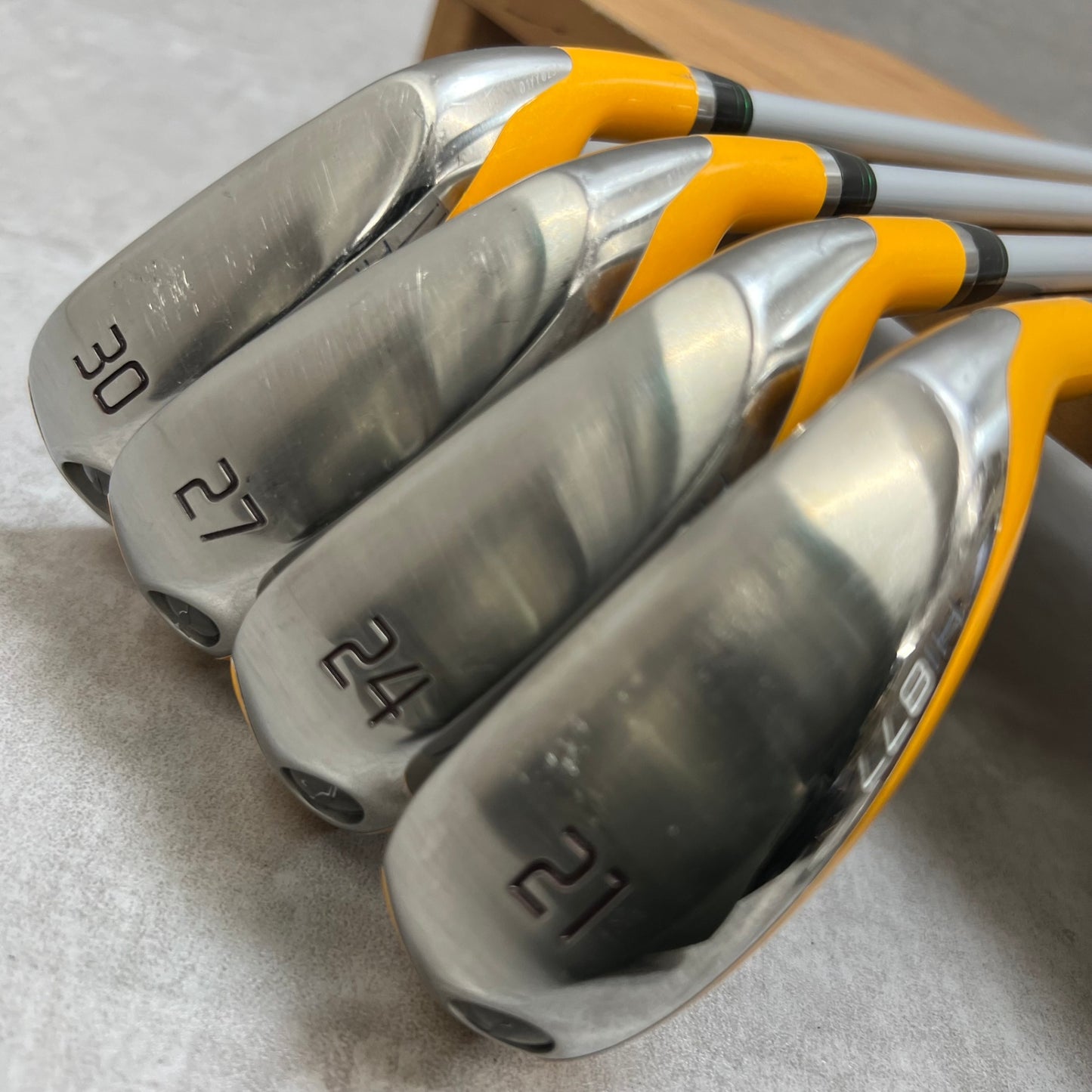 フォーティーン　HI877　メンズゴルフ　ユーティリティアイアン　4本セット　R　右利き用　FOURTEEN