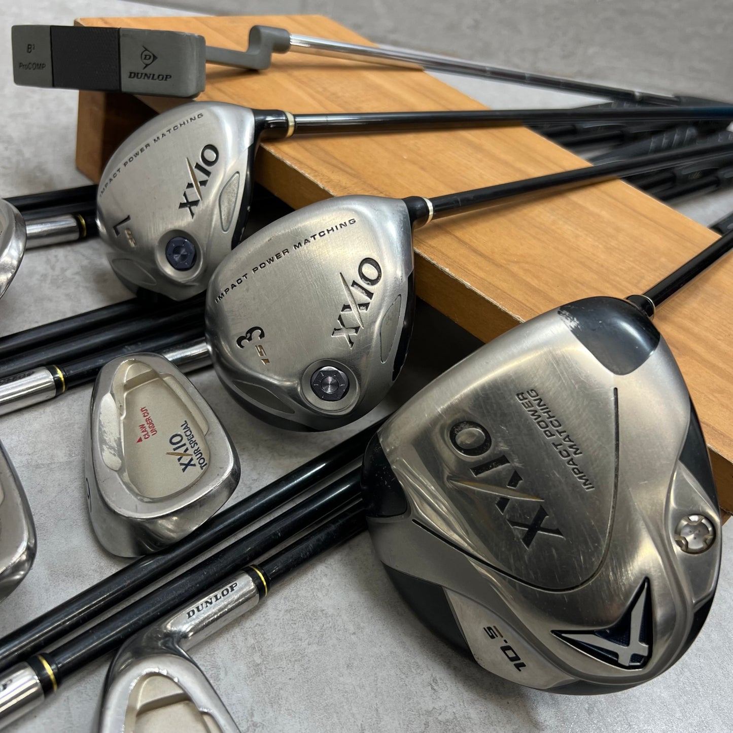 ゼクシオ　スリクソン　メンズゴルフ　クラブセット　14本　右利き用　XXIO SRIXON