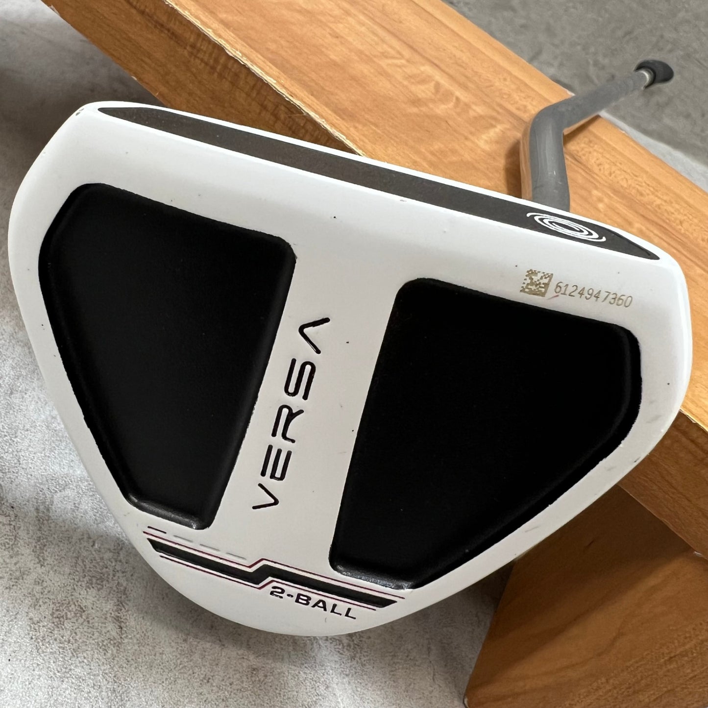 オデッセイ　ヴァーサ　2ボール　メンズゴルフ　パター　右利き用　33インチ　ネオマレット　ODYSSEY　VERSA 2-BALL
