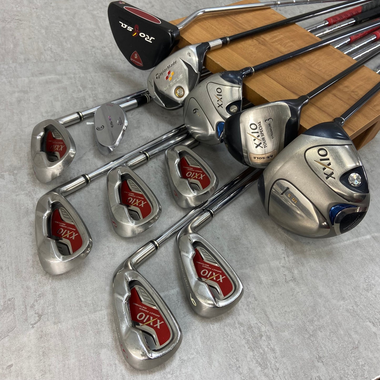 ゼクシオ　スリクソン　メンズゴルフ　クラブセット　12本　右利き用　XXIO　SRIXON
