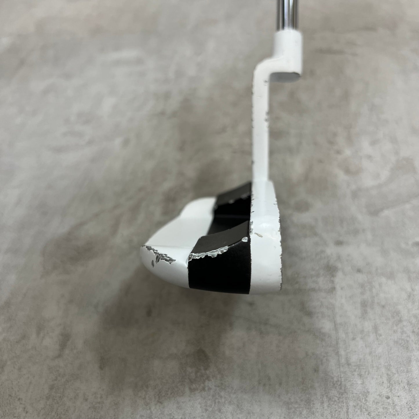 オデッセイ　VERSA　330M　メンズゴルフ　パター　右利き用　33インチ　ODYSSEY　ヴァーサ