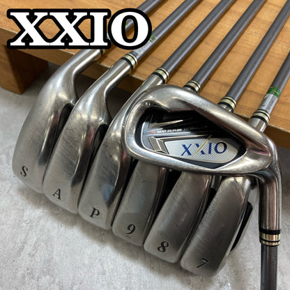 ゼクシオ 7代目 メンズゴルフ アイアンセット 7本 R 右利き用 カーボン XXIO MP700