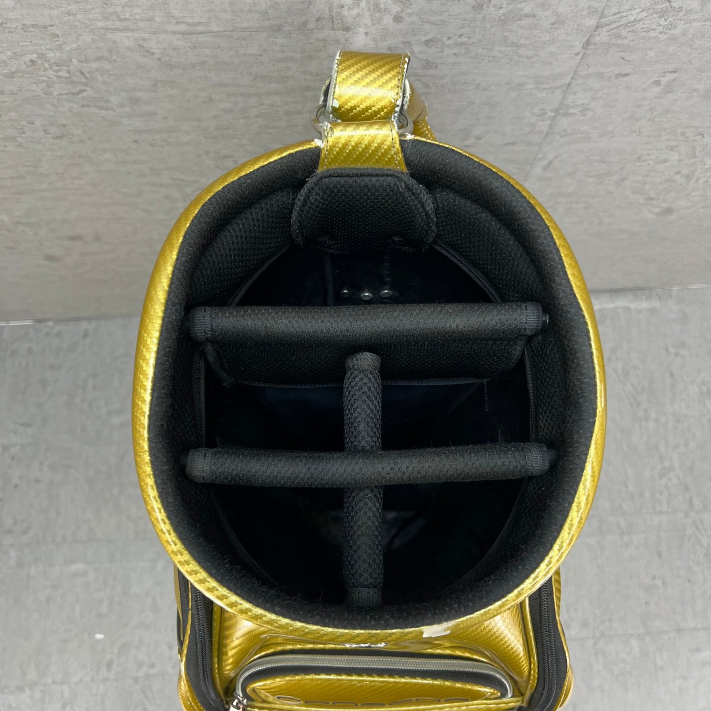 ポルシェ　ゴルフ　カート式キャディバッグ　約9.5型　エナメル製　ゴールド　金色　PORSCHE