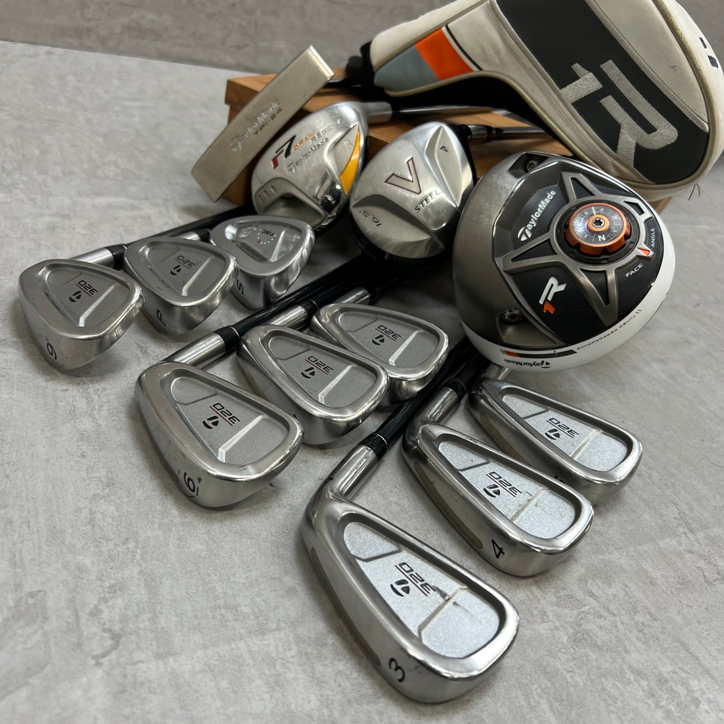 テーラーメイド　メンズゴルフ　クラブセット　13本　右利き用　TaylorMade