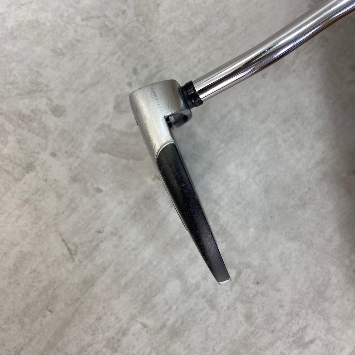 オデッセイ　ワークス　バーサ　セイバートゥース　メンズゴルフ　パター　ネオマレット　約32インチ　右利き　ODYSSEY　WORKS VERSA SABERTOOTH