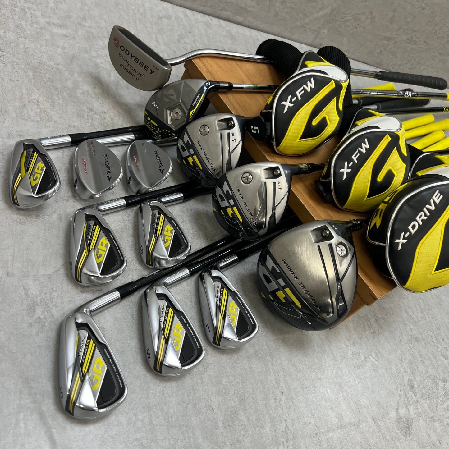 ブリヂストン　ツアーステージ　メンズゴルフ　クラブセット　13本　右利き用　BRIDGESTONE TOURSTAGE