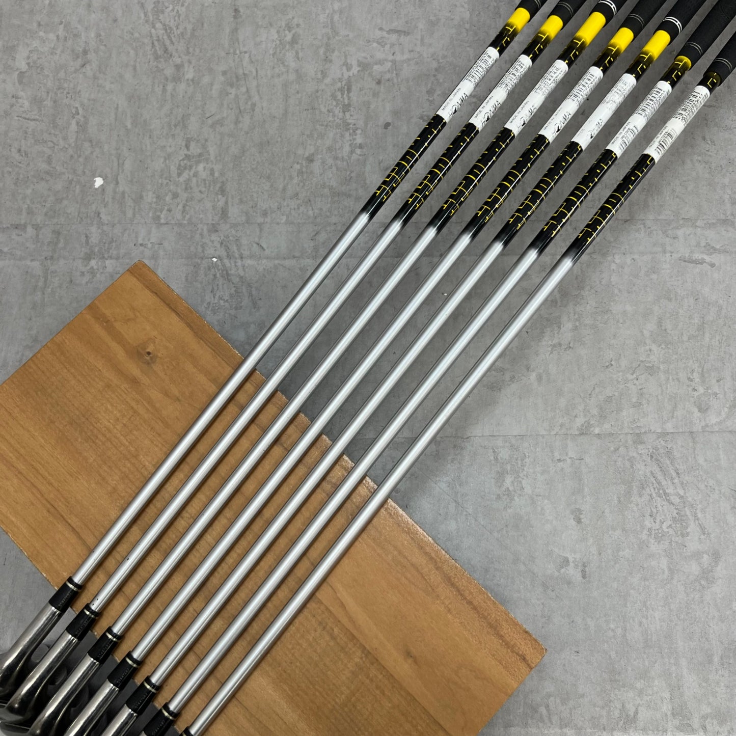 HONMA GOLF ホンマゴルフ BeZEAL 525 ビジール メンズゴルフ アイアンセット 5〜11 7本 右利き用 カーボン SR