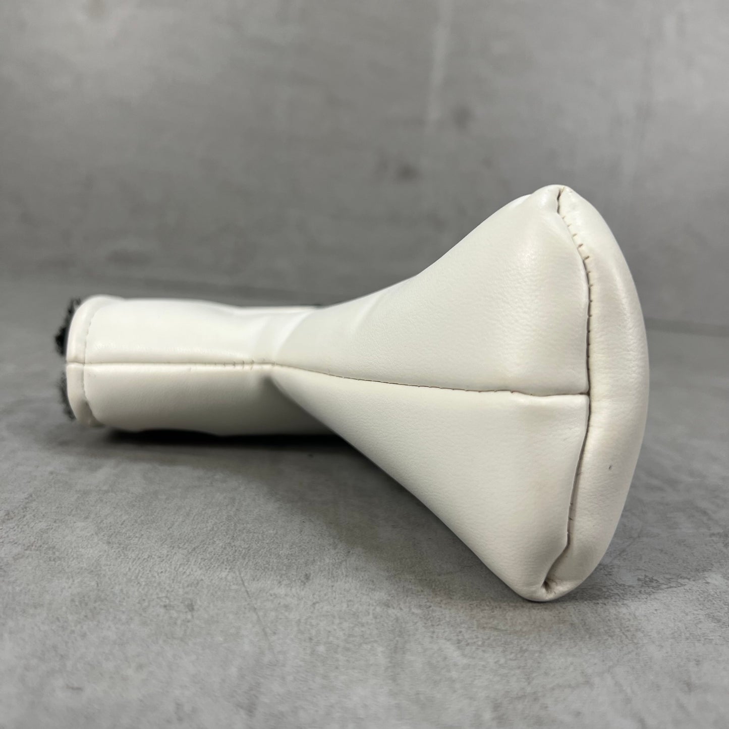 ルコックスポルティフ　ゴルフクラブ用ヘッドカバー　パター　ピン型　ホワイト　白　LE COQ SPORTIF