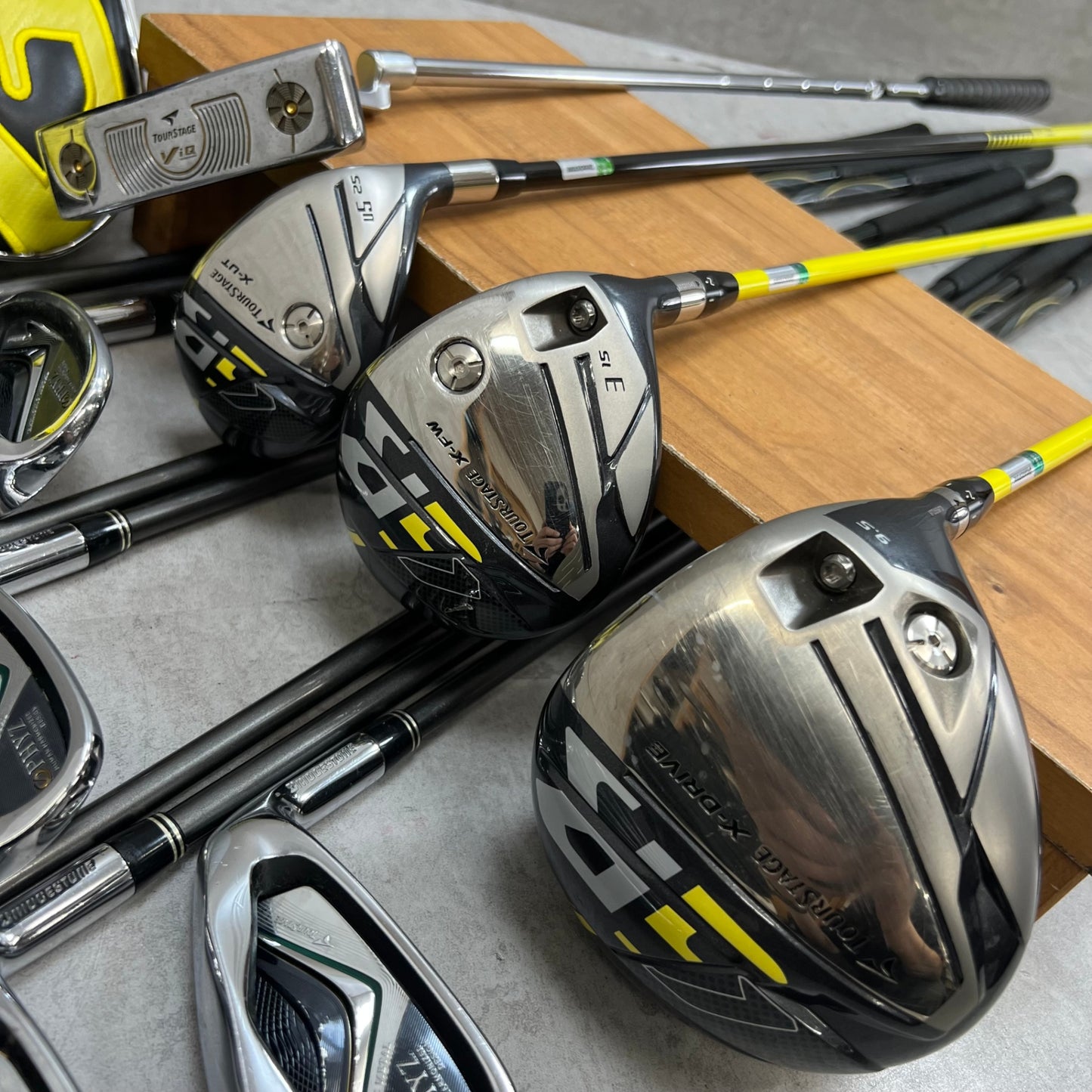 ブリヂストン ツアーステージ メンズゴルフ クラブセット 12本 右利き用 カーボン  キャディバッグ付き BRIDGESTONE TOURSTAGE