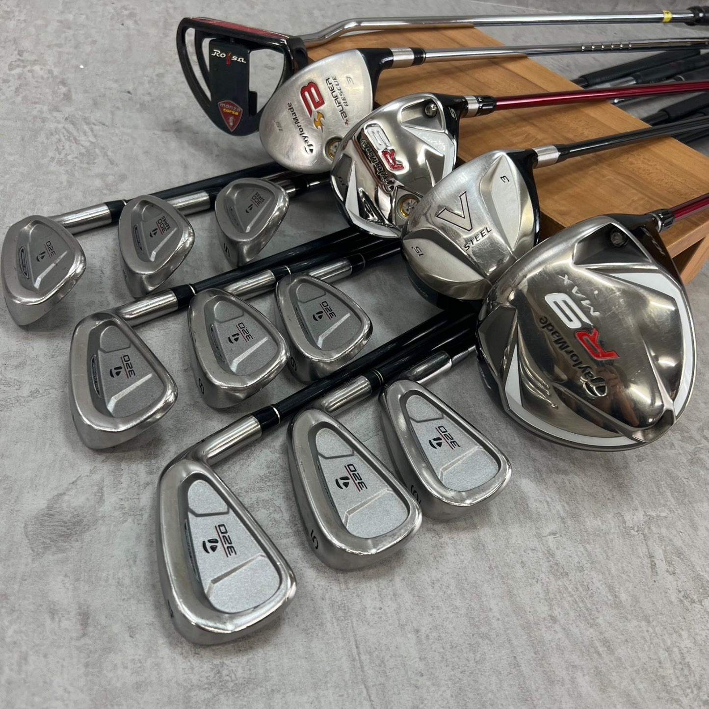 テーラーメイド　メンズゴルフ　クラブセット　14本　S　右利き用　TaylorMade