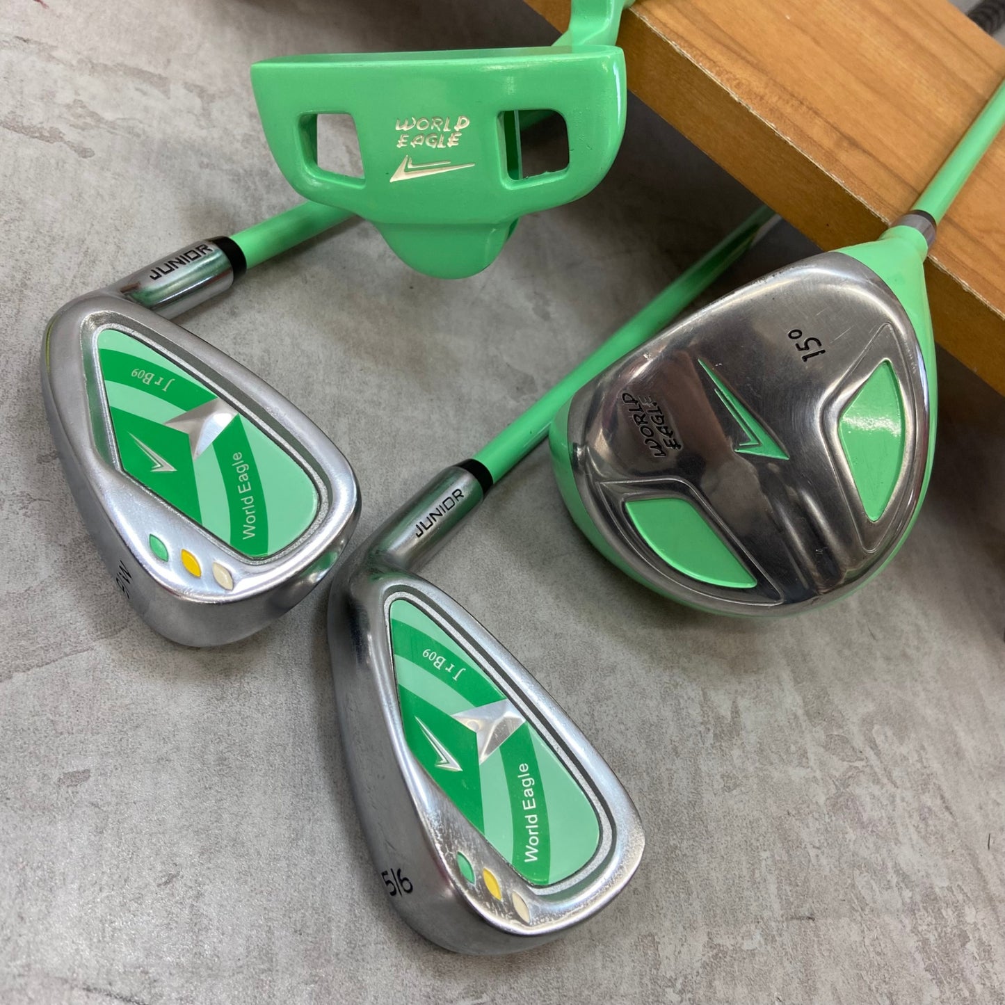 ワールドイーグル　ジュニアゴルフ　クラブセット　4本　右利き用　WORLD EAGLE　子供　小学生