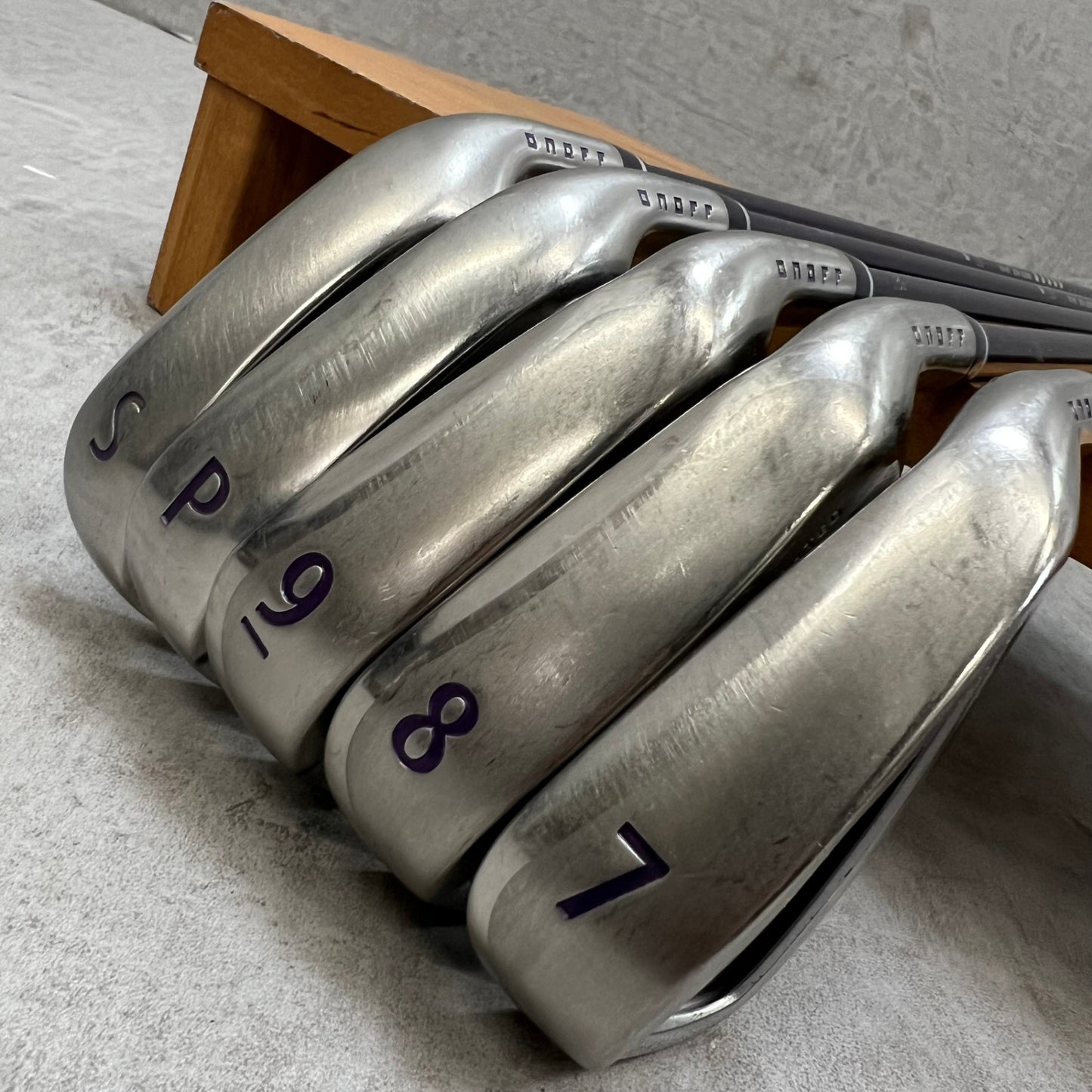 オノフ　2014年　レディースゴルフ　アイアン5本セット　カーボン　L　右利き用　ONOFF